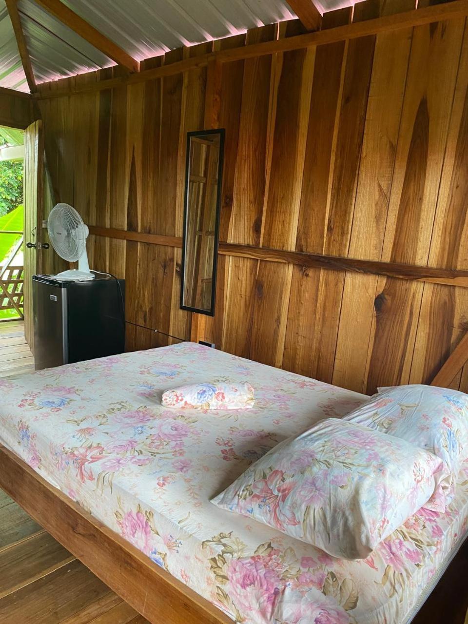 Hotel Cahuita Exterior photo